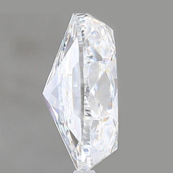 Brilliantly Unique: The Enchanting 2.20ct E, SI1 Clarity Oval Shape Natural Diamond - Image 2