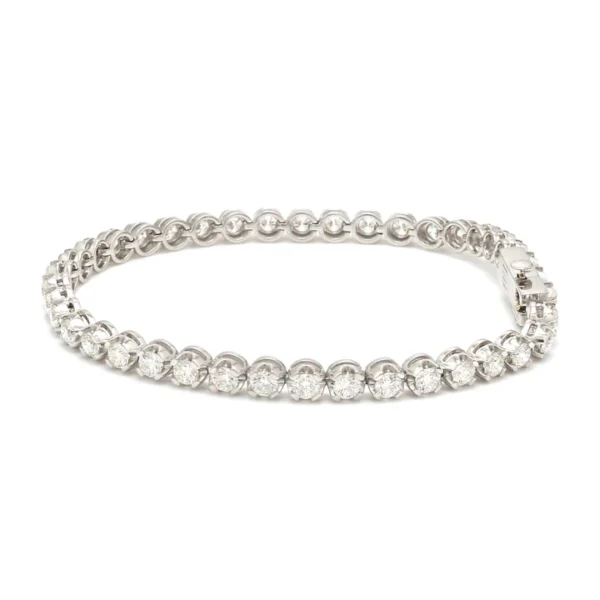 18-pointer diamonds set in a classic platinum tennis bracelet with single line - Image 3